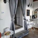 Bed & Breakfast Limo To Host 3*