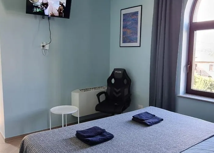 Bed & Breakfast Limo To Host 3*